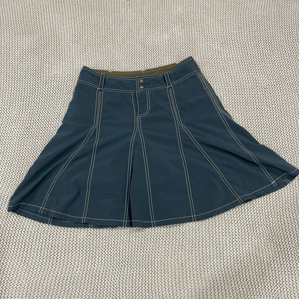 LIKE NEW Athleta Mini Skater Skirt blue with white sewing